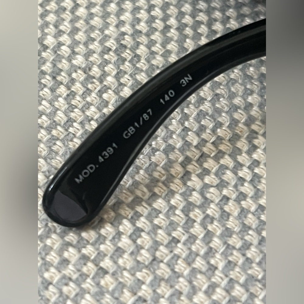 Women’s Red Rectangle Sunglasses - Picture 4 of 8
